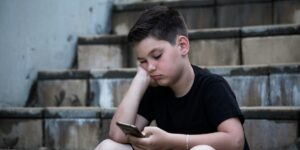 New York Requires Social Media Warning Labels for Teens, Targeting Addictive Features