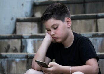 New York Requires Social Media Warning Labels for Teens, Targeting Addictive Features