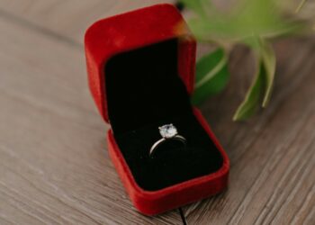 Rogers & Hollands | Ashcroft & Oak Review - Opulent Engagement Rings with Trusted Craftsmanship