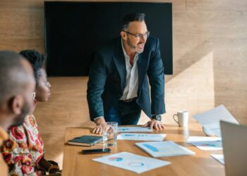 The Entrepreneur's Edge Using Body Language to Influence Investors and Clients