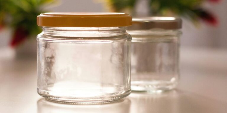Why Glass Jars Are the Smarter Choice for Your Cosmetic Products