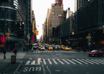 From High Finance To High Fashion New York's Wealth Engines Hit Diverging Extremes