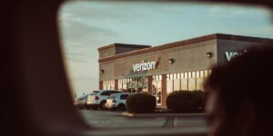 Nationwide Verizon Outage Leaves Phones in ‘SOS’ Mode, Raising Questions About Network Resilience