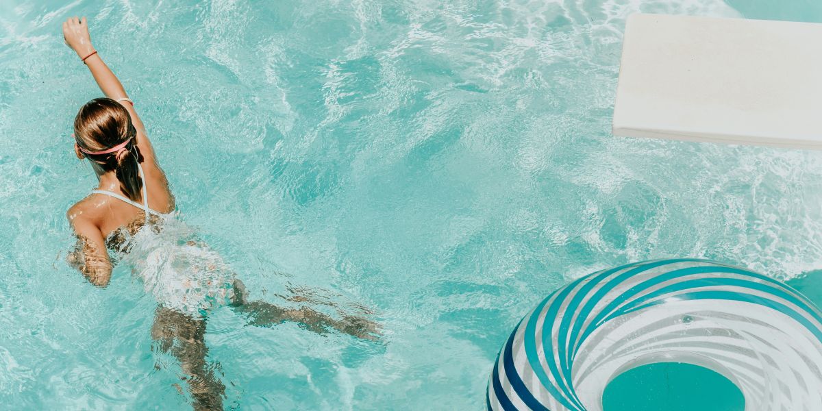 What Makes a Pool Area Both Safe and Stylish