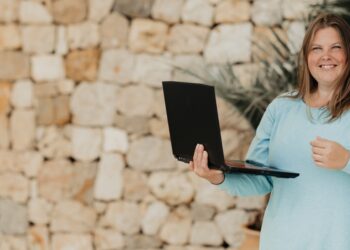 Maja Dollas is Empowering Women to Reclaim Their Power After Destructive Relationships