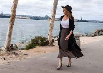 Why High Achievers Don’t Feel Successful: Lisa Thomas on Emotional Patterns, Epigenetics, and Leadership Burnout