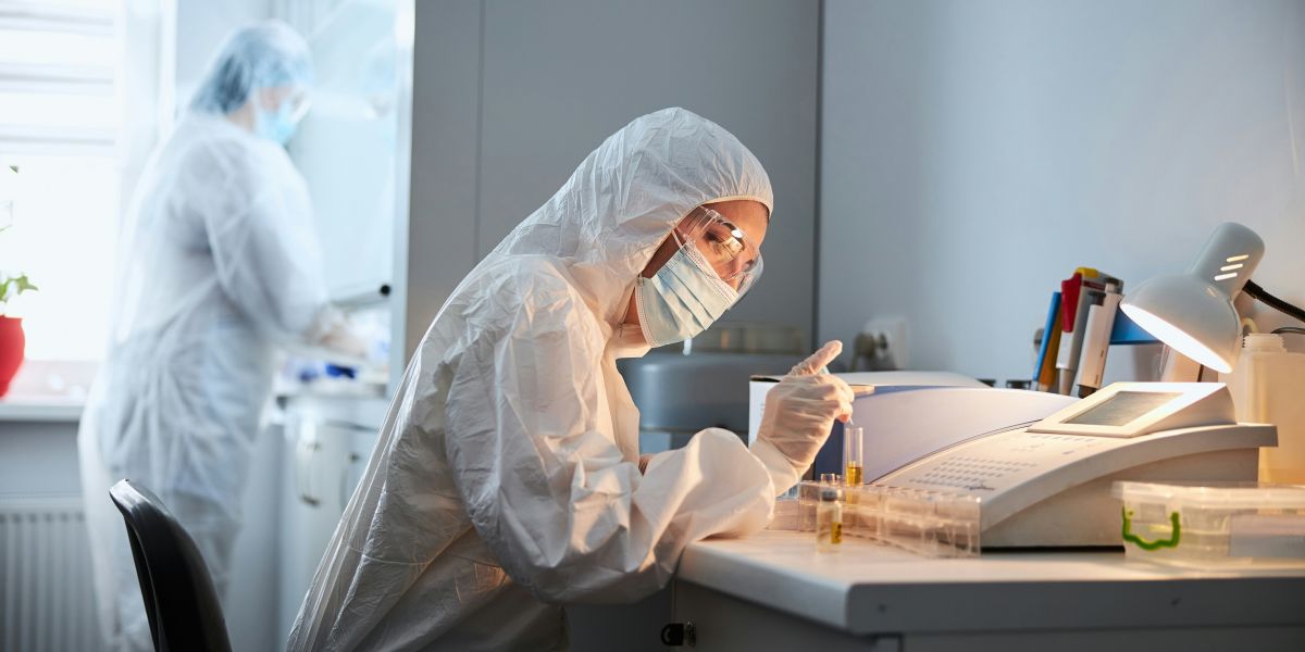 Why Laboratories Are Rethinking Their Courier Strategy?