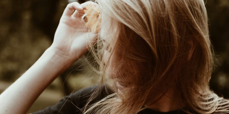 Beyond the Drugstore Box: Why You Cannot Replicate Clinical Lice Treatment at Home