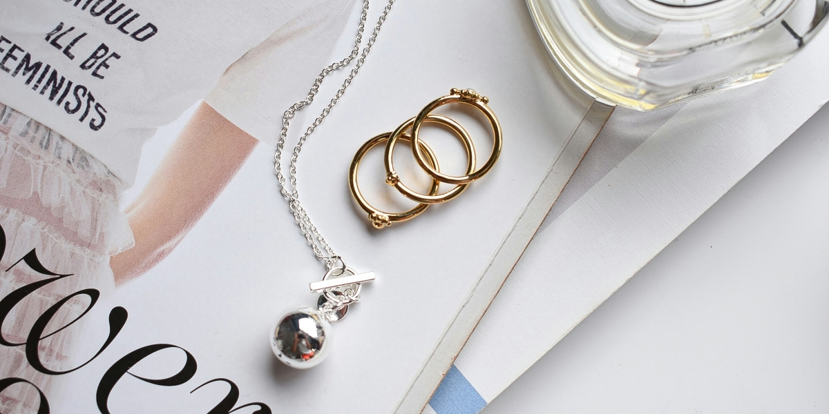 How Minimalist and Bold Jewelry Trends Shape Gold Demand