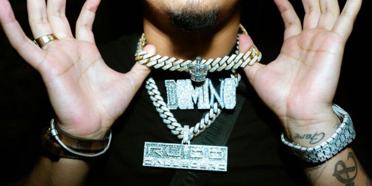 A Buyer's Guide to Moissanite Chains for Men