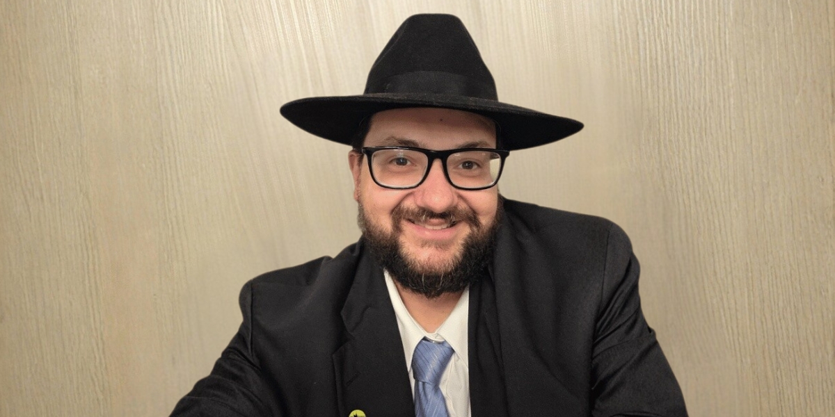 Daniel Sayani Preserves Holocaust Survivor Heritage at Queens' Clearview Jewish Center
