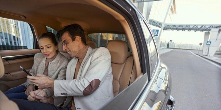 How to Make Airport Transfers to Theme Parks Hassle-Free