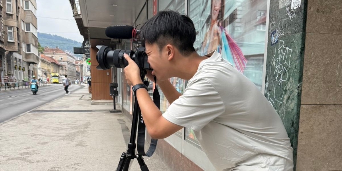 How One Photograph Led Yifan (Ivan) Zhuo Back to Bosnia and Onto a New York Screen