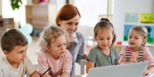 New York State Senator Andrew Gounardes Introduces Bill to Eliminate Screens From Elementary School Classrooms