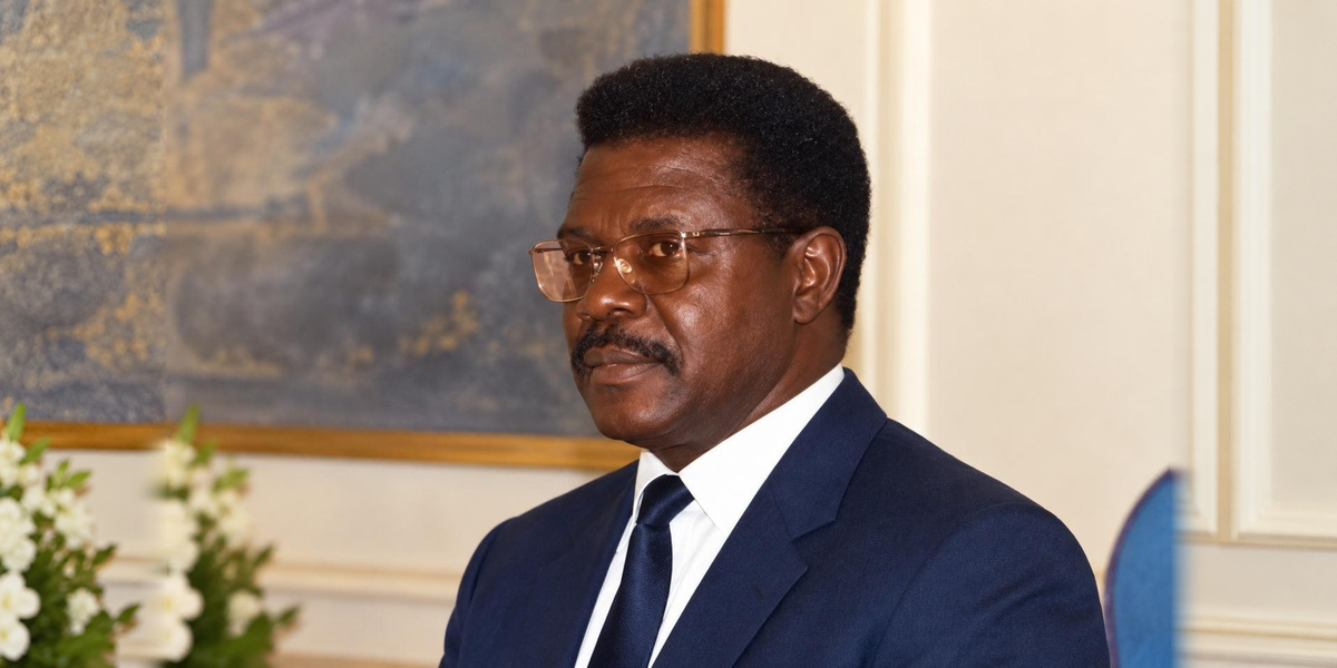Roberto Henriques Ernesto Webba and the Development of Education, Communication, and Institutional Leadership in Angola