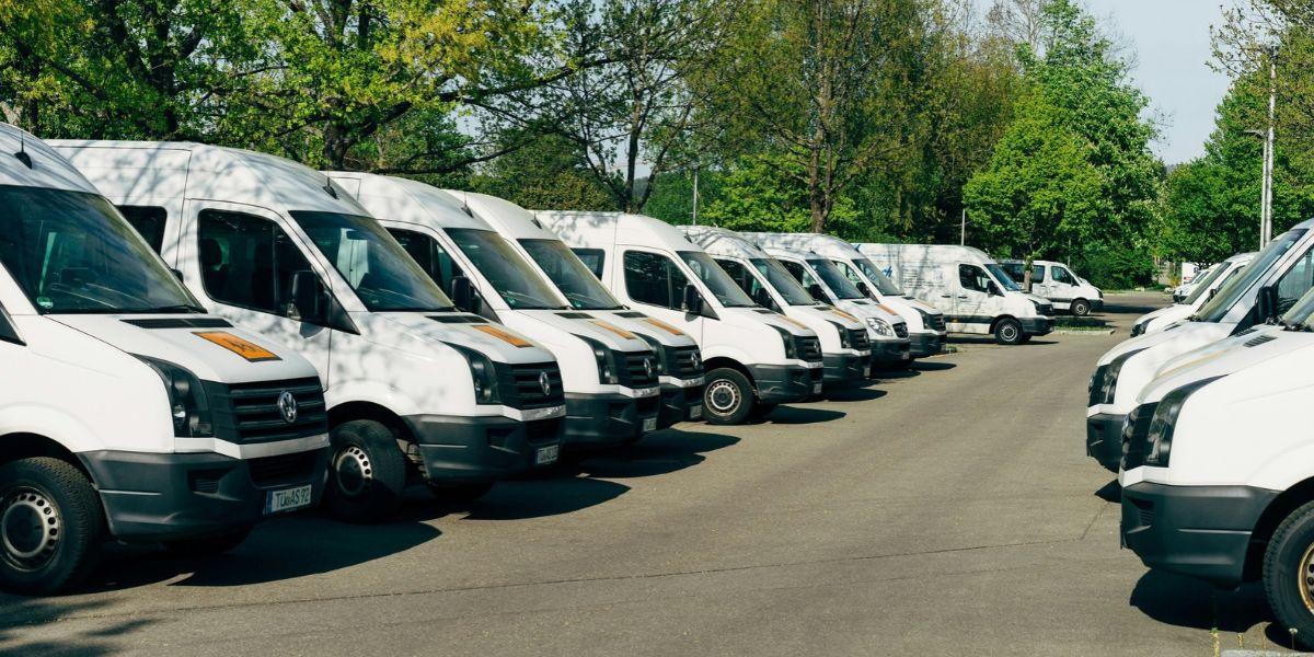 vanhirederry.co.uk Sets Out a Group-Enquiry Checklist for Minibus and Equipment Bookings in Derry/Londonderry