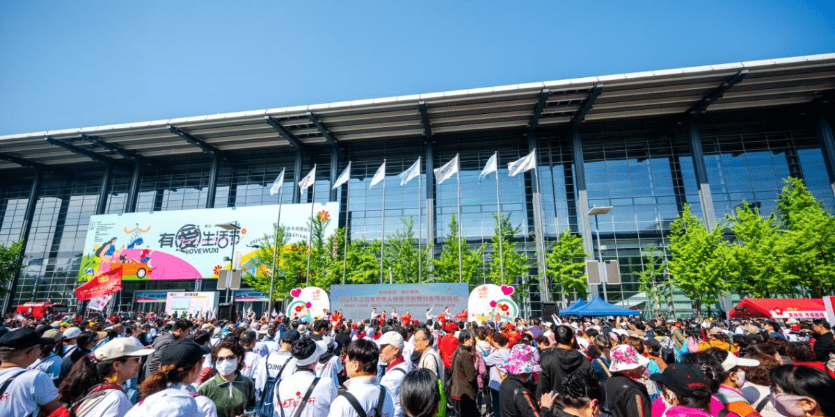 May Day Golden Week Boosts Holiday Economy in Wuxi, China