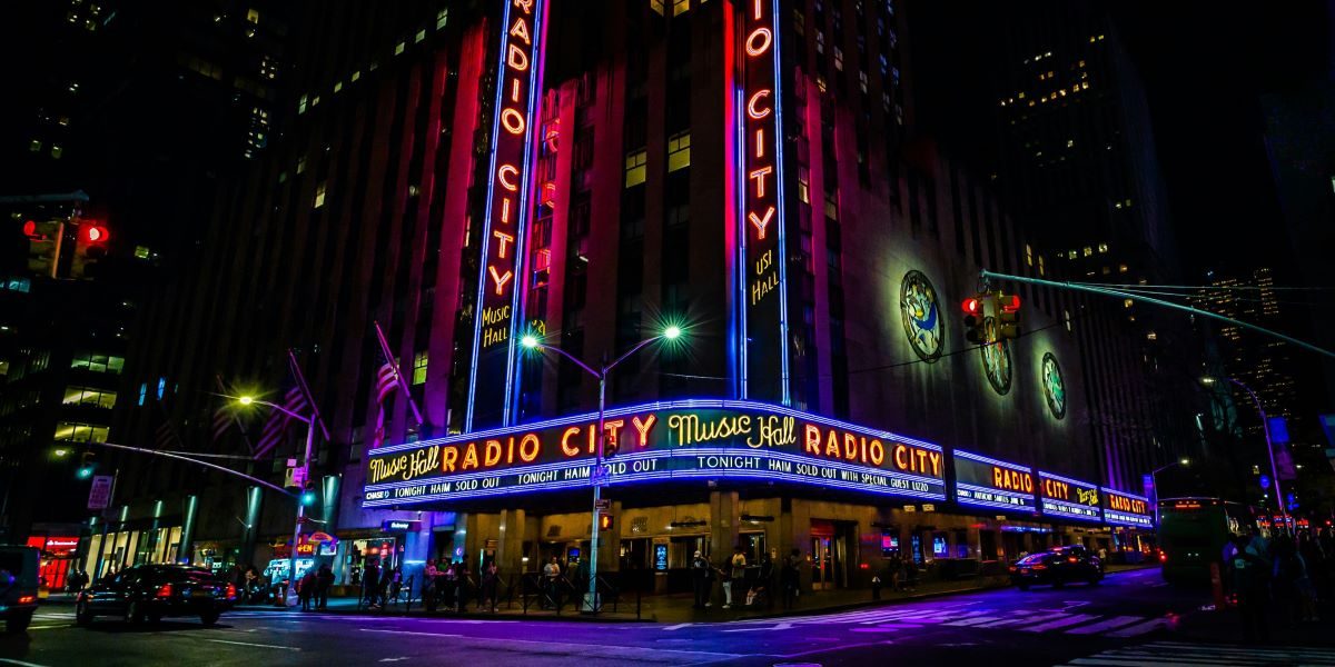 30 Rock Cast Reunites at Radio City for 20th Anniversary Show Benefiting Boys & Girls Club of Harlem