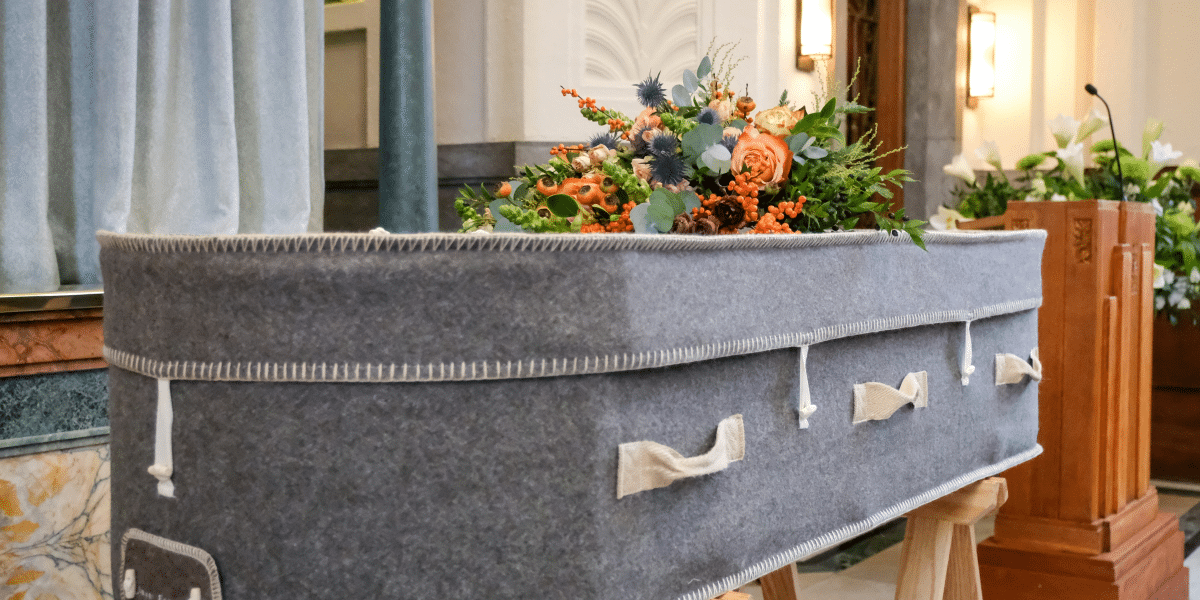 4 Etiquette Tips to Know Before Attending a Funeral Service