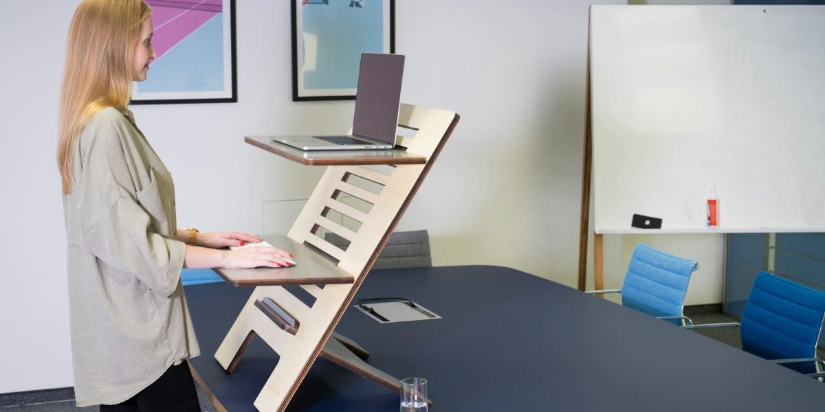 Design Innovations in Height-Adjustable Desks: Combining Functionality with Aesthetics