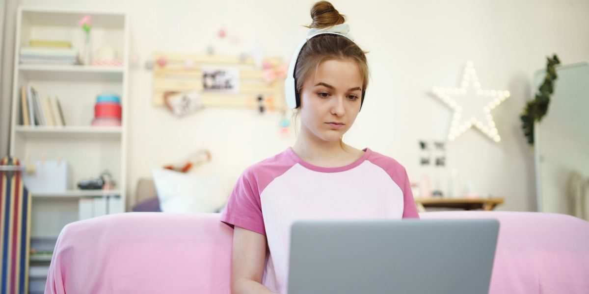 Effects of Online Learning On Your Mental Health: The Good and the Bad
