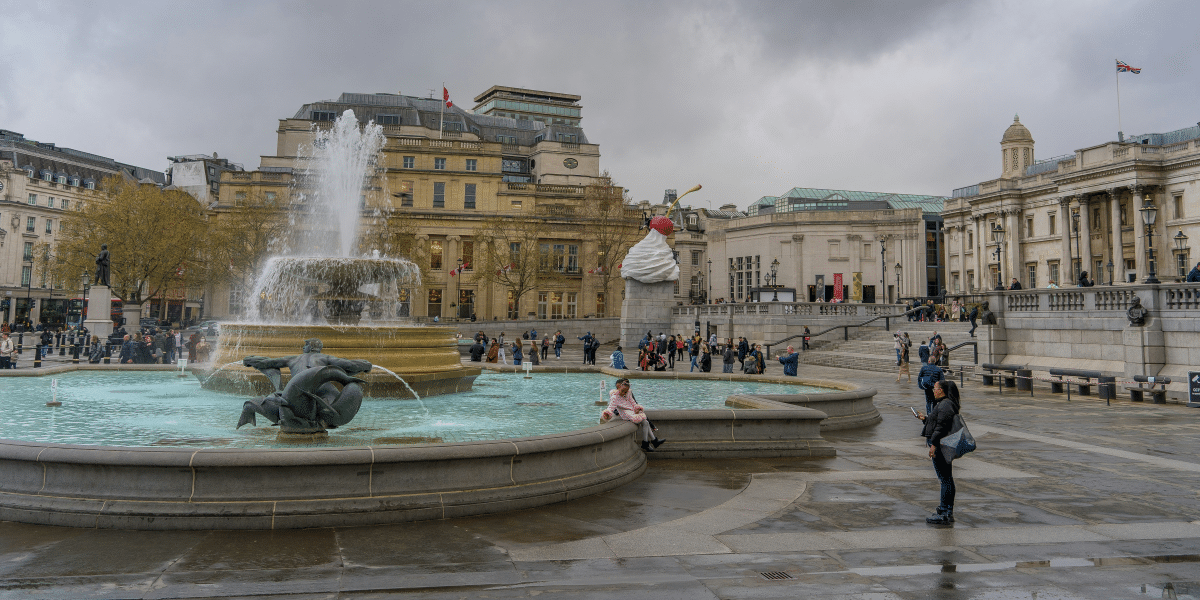 Exploring Iconic Squares in London