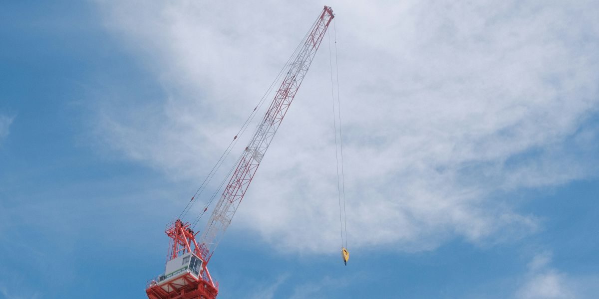 From Skyscrapers to Stadiums How Heavy Lifting Equipment Shapes Iconic NYC Projects