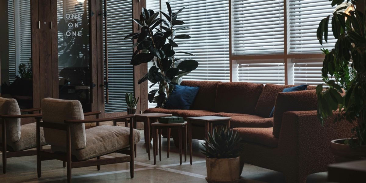 Furniture Pairings That Make Small Living Rooms Feel Spacious