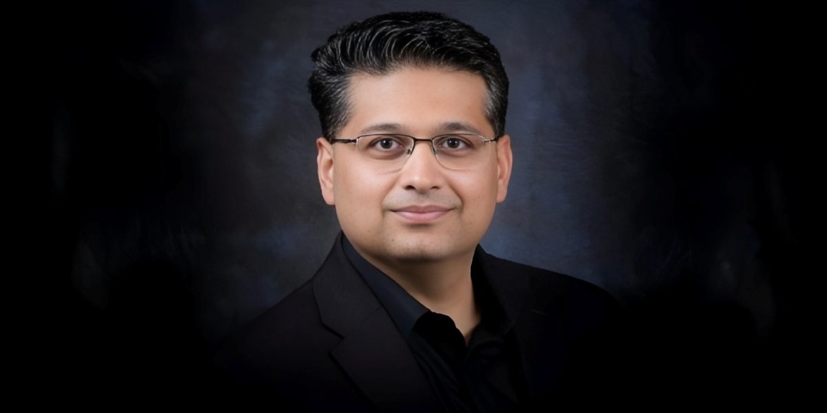 How Moeed Israr’s Calm & Clarity Helps Ease Emotional Weight