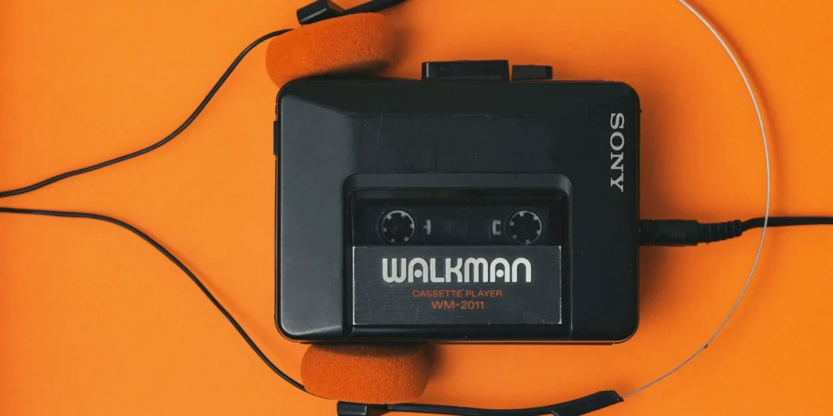 How Vintage Music Players Are Blending Retro Style with Digital Features