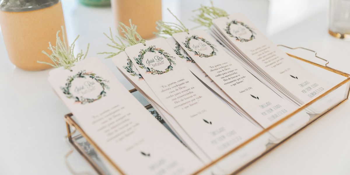 How to Elevate Your Wedding Tablescape with Botanical Invitations and Elegant Place Cards