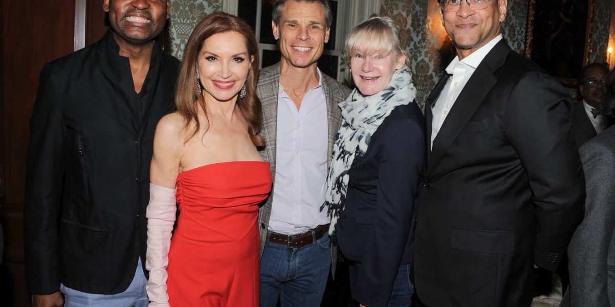 Jean Shafiroff Hosts Thanksgiving Reception Benefiting Mission Society of New York City