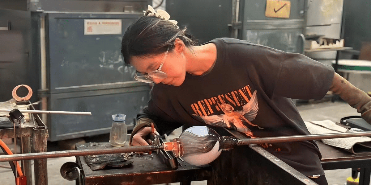 Jiayun Ding: The Innovative Path of Glass Art