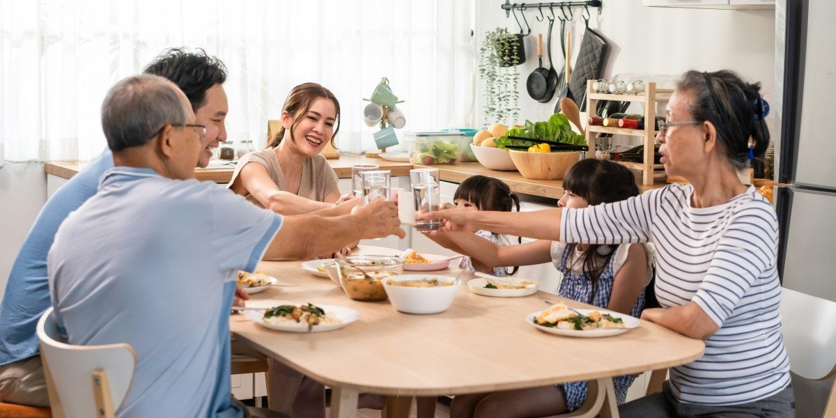Learning to Connect the Links Based on Family History You May Find Online