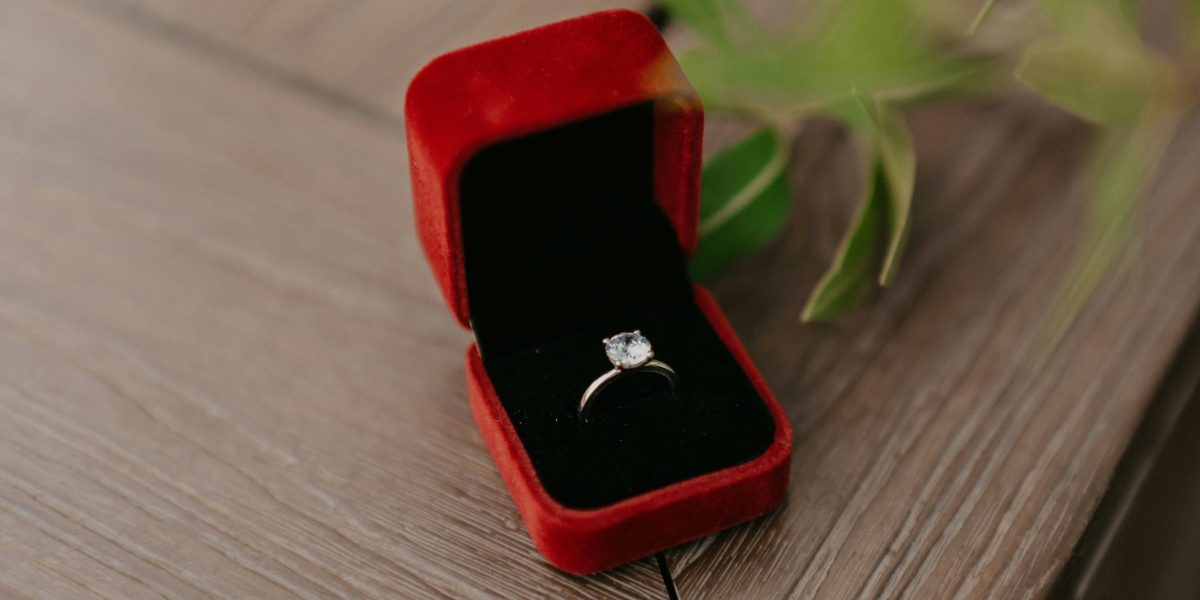 Rogers & Hollands | Ashcroft & Oak Review - Opulent Engagement Rings with Trusted Craftsmanship