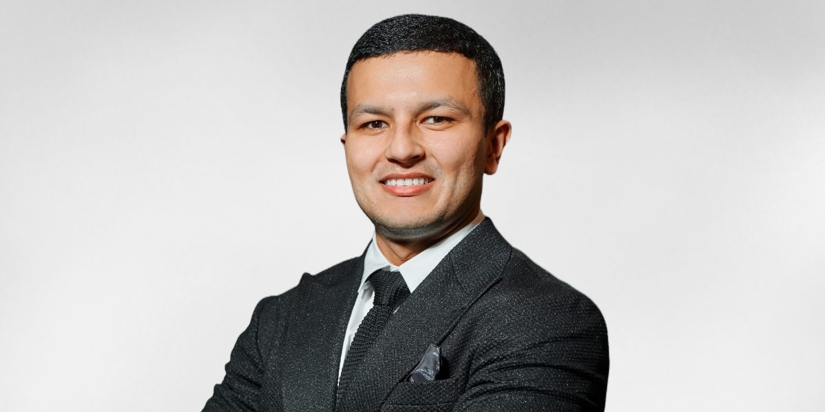 The 13 Core Waiter Service Styles: A Comprehensive, Real-World Guide for Hospitality Professionals