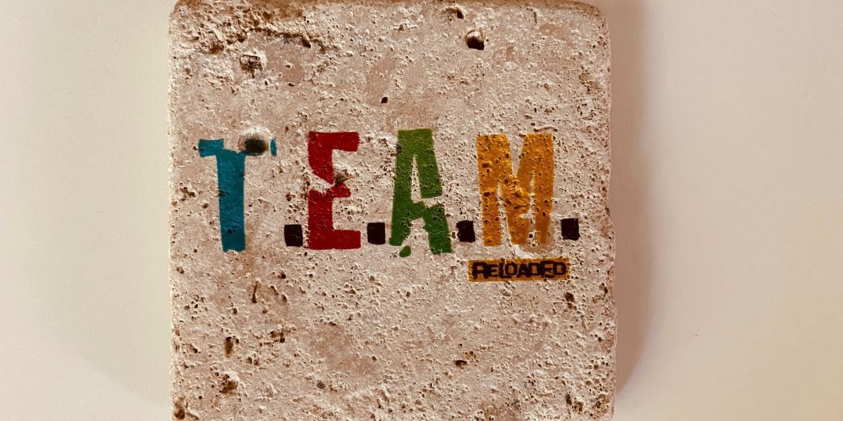 The Founder’s Dilemma: Build vs Buy Growth Team Capabilities in 2025