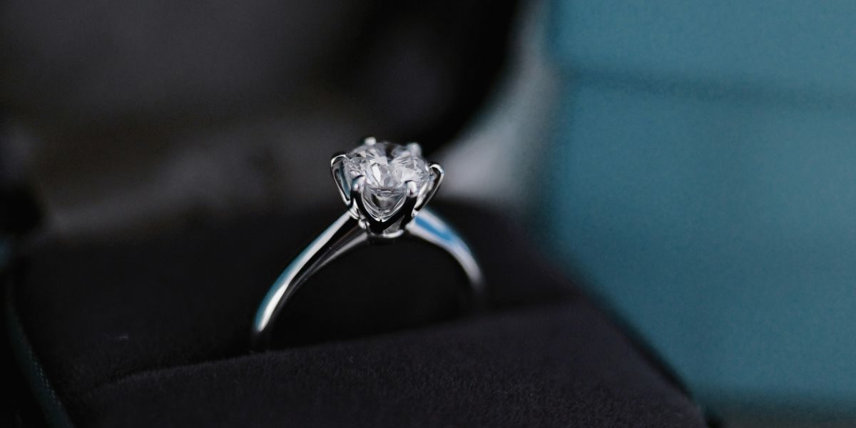 Traveling with Engagement Rings: Tips for Safely Securing Your Ring While Traveling
