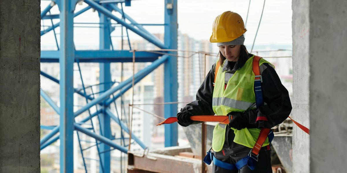 YURiNox: Gear That Helps Keep Crews Cool and Productive: Essential Safety Gear for Hot Jobsite Conditions