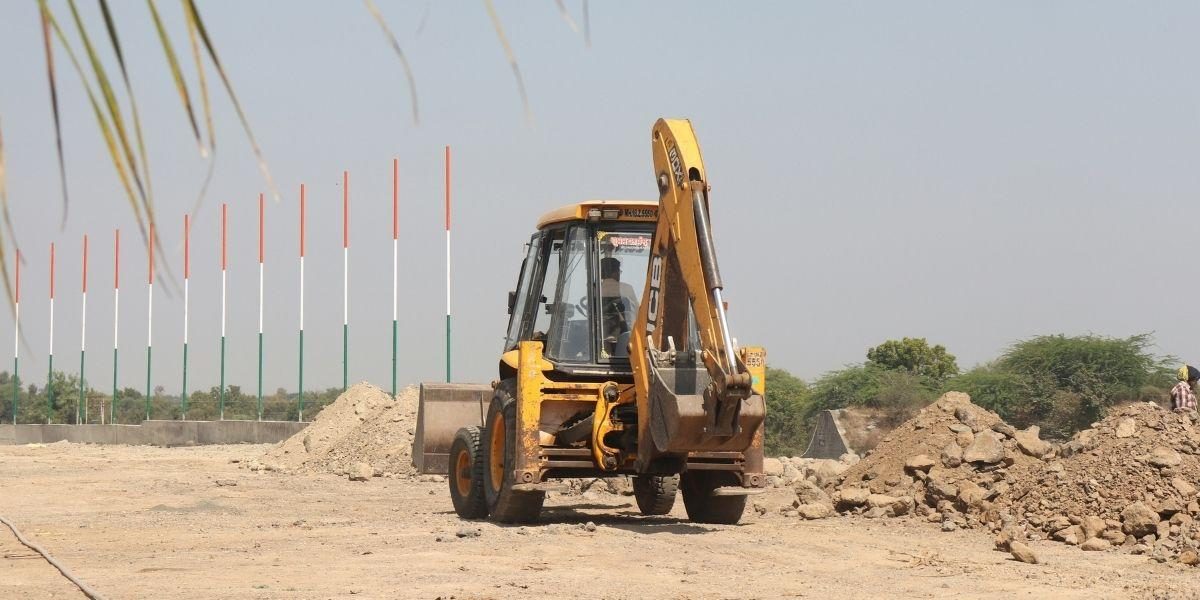 How Contractors Can Keep Construction Debris Off Public Roads