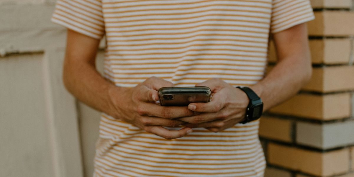 Holafly: What Is an eSIM and How It Works for Global Travelers