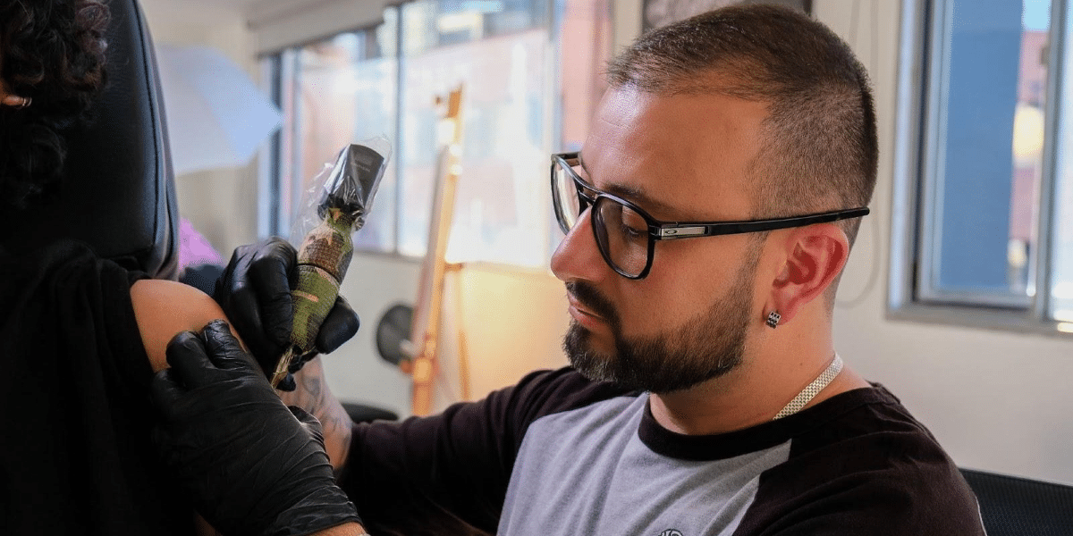 Edwin Cadenas: The tattoo artist who vindicates the art of his profession