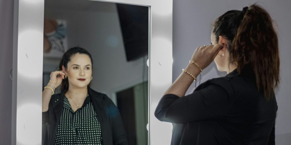 AI Hairstyle Tools in 2025: A Look at How RightHair Lets You Experiment with Different Styles